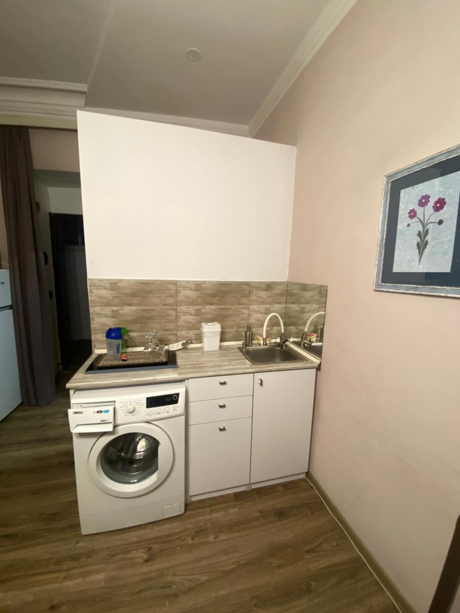 Art Apartment In Kala Tbilisi Historic District Exterior photo